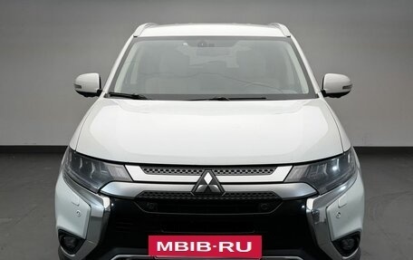Mitsubishi Outlander III рестайлинг 3, 2019 год, 1 898 000 рублей, 2 фотография