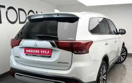 Mitsubishi Outlander III рестайлинг 3, 2019 год, 1 898 000 рублей, 4 фотография