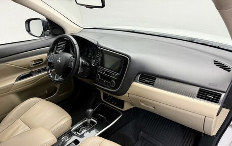 Mitsubishi Outlander III рестайлинг 3, 2019 год, 1 898 000 рублей, 12 фотография