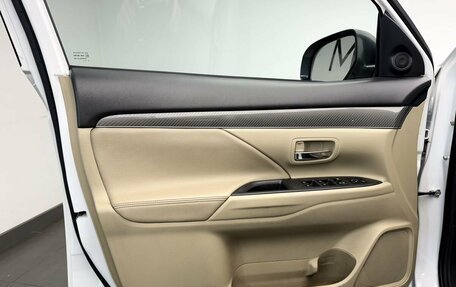 Mitsubishi Outlander III рестайлинг 3, 2019 год, 1 898 000 рублей, 9 фотография