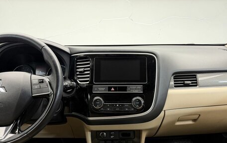 Mitsubishi Outlander III рестайлинг 3, 2019 год, 1 898 000 рублей, 15 фотография