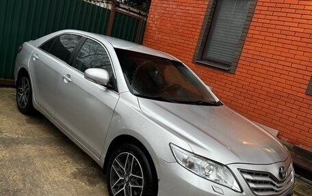 Toyota Camry, 2010 год, 1 020 000 рублей, 2 фотография