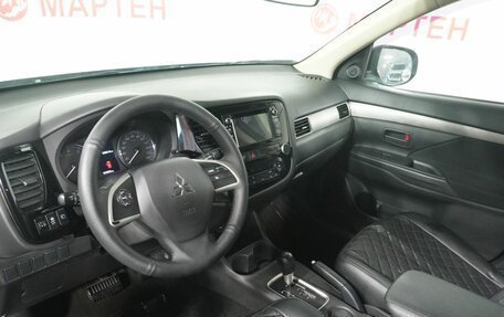 Mitsubishi Outlander III рестайлинг 3, 2014 год, 1 199 000 рублей, 9 фотография