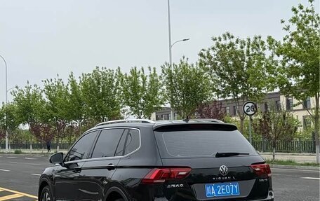 Volkswagen Tiguan II, 2022 год, 1 850 001 рублей, 4 фотография
