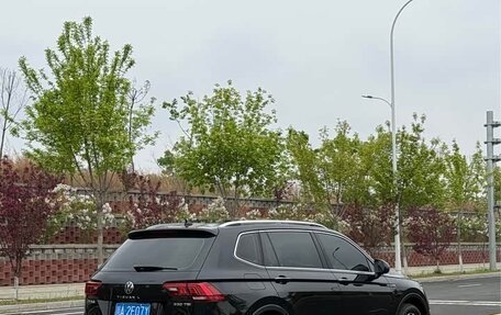 Volkswagen Tiguan II, 2022 год, 1 850 001 рублей, 6 фотография