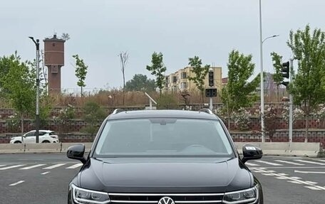 Volkswagen Tiguan II, 2022 год, 1 850 001 рублей, 2 фотография