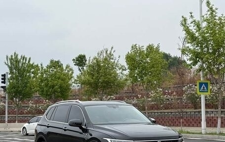Volkswagen Tiguan II, 2022 год, 1 850 001 рублей, 3 фотография
