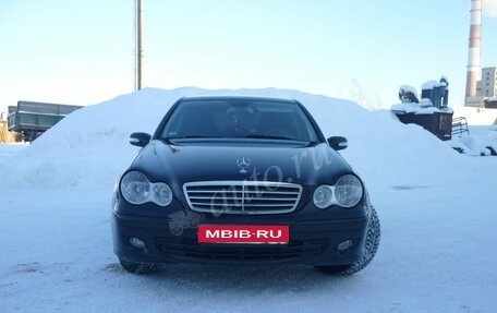 Mercedes-Benz C-Класс, 2006 год, 550 000 рублей, 1 фотография