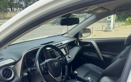 Toyota RAV4, 2013 год, 1 700 000 рублей, 6 фотография