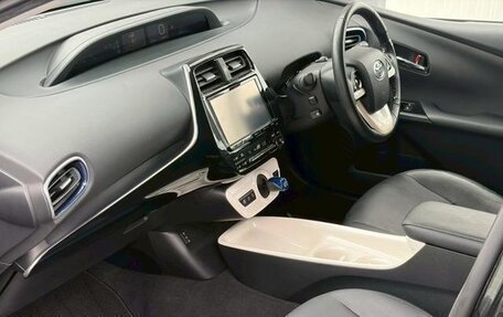 Toyota Prius IV XW50, 2018 год, 1 350 000 рублей, 12 фотография