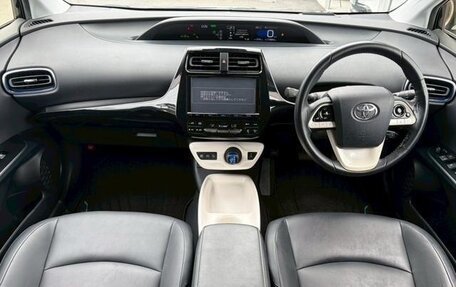 Toyota Prius IV XW50, 2018 год, 1 350 000 рублей, 10 фотография