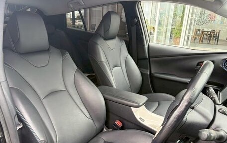 Toyota Prius IV XW50, 2018 год, 1 350 000 рублей, 13 фотография