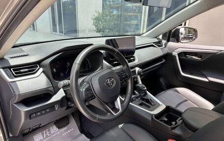Toyota RAV4, 2024 год, 3 580 000 рублей, 14 фотография