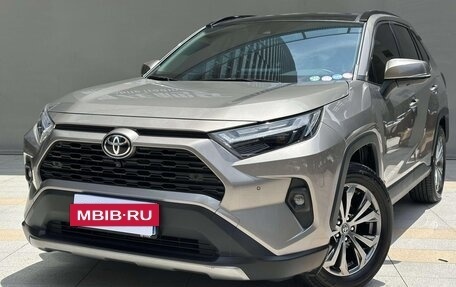 Toyota RAV4, 2024 год, 3 580 000 рублей, 9 фотография