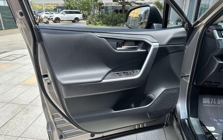 Toyota RAV4, 2024 год, 3 580 000 рублей, 17 фотография