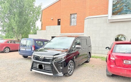 Toyota Voxy III, 2018 год, 2 700 000 рублей, 4 фотография