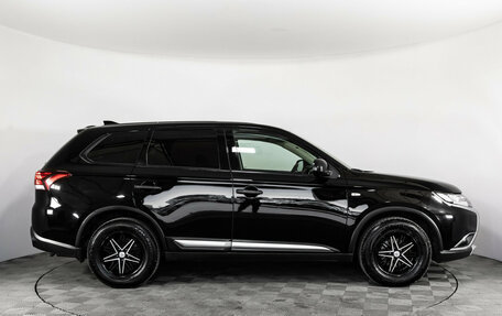 Mitsubishi Outlander III рестайлинг 3, 2017 год, 1 499 000 рублей, 5 фотография