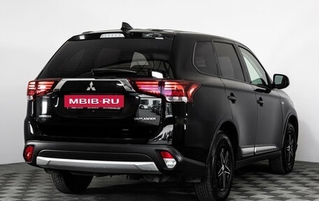 Mitsubishi Outlander III рестайлинг 3, 2017 год, 1 499 000 рублей, 6 фотография