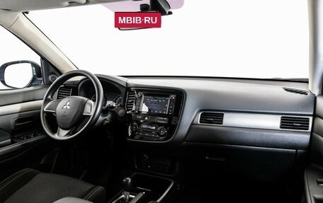 Mitsubishi Outlander III рестайлинг 3, 2017 год, 1 499 000 рублей, 10 фотография
