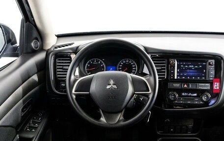 Mitsubishi Outlander III рестайлинг 3, 2017 год, 1 499 000 рублей, 12 фотография
