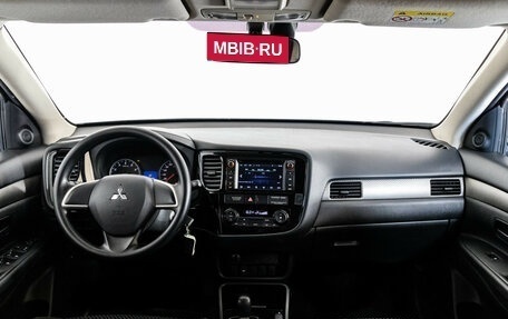 Mitsubishi Outlander III рестайлинг 3, 2017 год, 1 499 000 рублей, 11 фотография