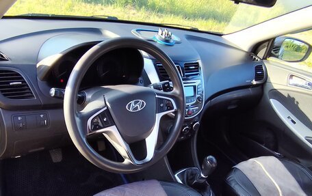 Hyundai Solaris II рестайлинг, 2012 год, 700 000 рублей, 4 фотография
