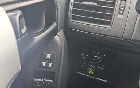 Toyota Land Cruiser Prado 150 рестайлинг 2, 2018 год, 4 950 000 рублей, 9 фотография