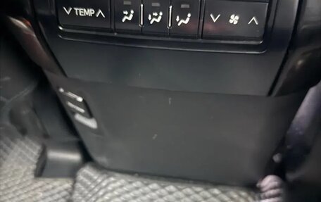 Toyota Land Cruiser Prado 150 рестайлинг 2, 2018 год, 4 950 000 рублей, 14 фотография