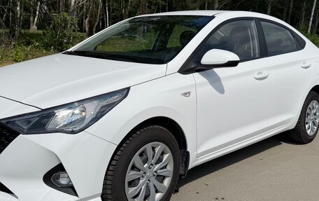 Hyundai Solaris II рестайлинг, 2021 год, 1 699 000 рублей, 5 фотография