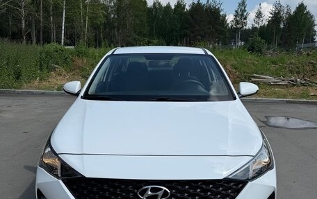 Hyundai Solaris II рестайлинг, 2021 год, 1 699 000 рублей, 12 фотография
