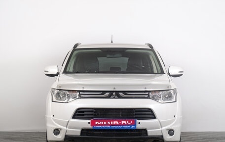 Mitsubishi Outlander III рестайлинг 3, 2013 год, 1 779 000 рублей, 4 фотография