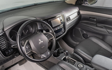 Mitsubishi Outlander III рестайлинг 3, 2013 год, 1 779 000 рублей, 9 фотография