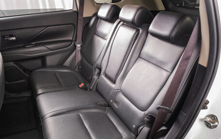 Mitsubishi Outlander III рестайлинг 3, 2013 год, 1 779 000 рублей, 19 фотография