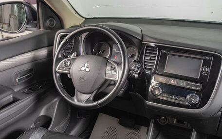 Mitsubishi Outlander III рестайлинг 3, 2013 год, 1 779 000 рублей, 10 фотография