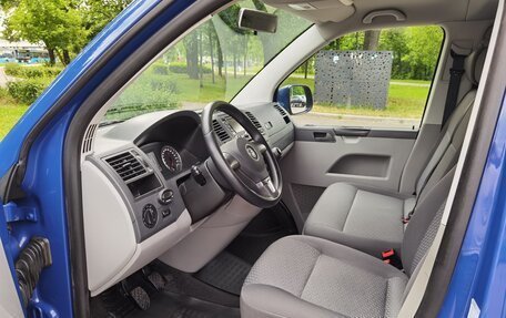 Volkswagen Caravelle T5, 2010 год, 2 150 000 рублей, 3 фотография