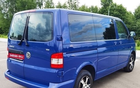 Volkswagen Caravelle T5, 2010 год, 2 150 000 рублей, 2 фотография