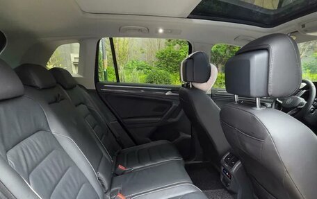 Volkswagen Tiguan II, 2023 год, 3 050 000 рублей, 8 фотография