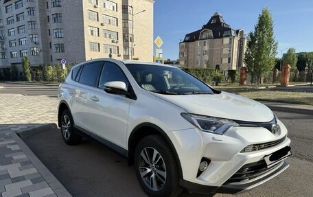 Toyota RAV4, 2018 год, 2 170 000 рублей, 2 фотография