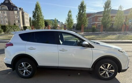 Toyota RAV4, 2018 год, 2 170 000 рублей, 10 фотография