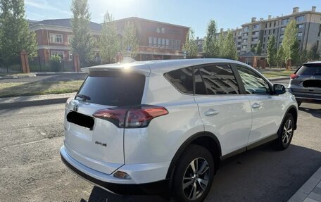 Toyota RAV4, 2018 год, 2 170 000 рублей, 11 фотография