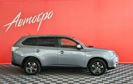 Mitsubishi Outlander III рестайлинг 3, 2013 год, 1 370 000 рублей, 6 фотография