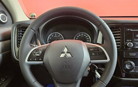 Mitsubishi Outlander III рестайлинг 3, 2013 год, 1 370 000 рублей, 11 фотография