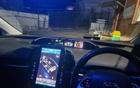 Toyota Prius IV XW50, 2017 год, 2 150 000 рублей, 5 фотография