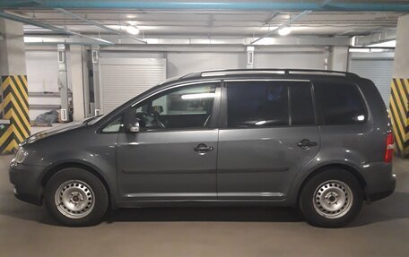 Volkswagen Touran III, 2004 год, 600 000 рублей, 3 фотография