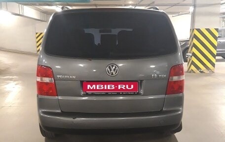Volkswagen Touran III, 2004 год, 600 000 рублей, 4 фотография