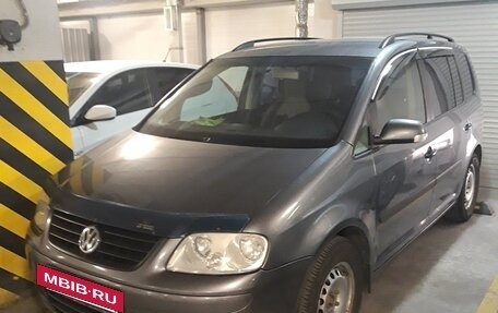 Volkswagen Touran III, 2004 год, 600 000 рублей, 2 фотография