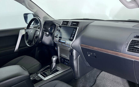 Toyota Land Cruiser Prado 150 рестайлинг 2, 2022 год, 6 999 000 рублей, 13 фотография