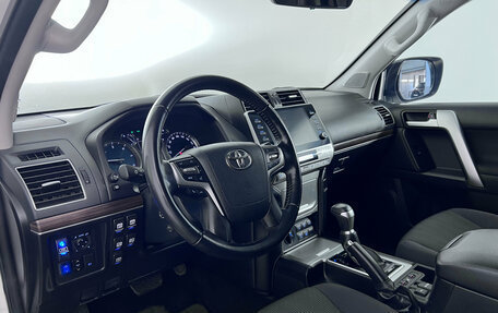 Toyota Land Cruiser Prado 150 рестайлинг 2, 2022 год, 6 999 000 рублей, 10 фотография