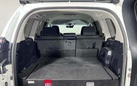 Toyota Land Cruiser Prado 150 рестайлинг 2, 2022 год, 6 999 000 рублей, 30 фотография