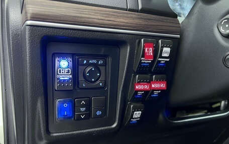 Toyota Land Cruiser Prado 150 рестайлинг 2, 2022 год, 6 999 000 рублей, 21 фотография